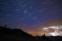 Startrails und Gewitter auf der Osserwiese Bildautor: Florian Vogl